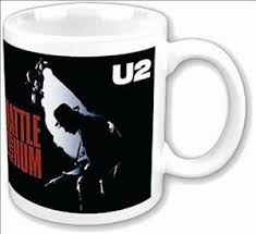 U2 - Rattle And Hum Boxed Mug in der Gruppe Minishops / U2 bei Bengans Skivbutik AB (115770)