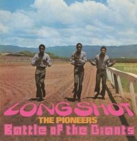 Pioneers - Long Shot / Battle Of The Giants: E in der Gruppe CD bei Bengans Skivbutik AB (3307740)