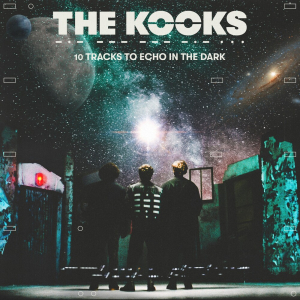 The Kooks - 10 Tracks To Echo In The Dark in der Gruppe CD / Pop-Rock bei Bengans Skivbutik AB (4276208)