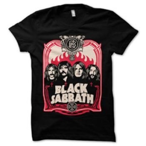 Black Sabbath - T/S Red Flames (S) in der Gruppe MERCHANDISE / T-shirt / Hårdrock bei Bengans Skivbutik AB (4278445)