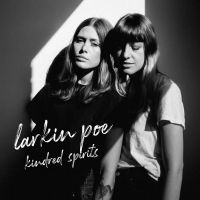 LARKIN POE - KINDRED SPIRITS (AQUA COLOUR VINYL in der Gruppe UNSERE TIPPS / Weihnachtsgeschenktipp Vinyl bei Bengans Skivbutik AB (4312258)