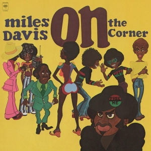 Miles Davis - On The Corner in der Gruppe UNSERE TIPPS / Klassiska lablar / Music On Vinyl bei Bengans Skivbutik AB (482173)