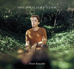 Trevor Kowalski - The Twilight Glow in der Gruppe UNSERE TIPPS / Freitagsveröffentlichungen / Fredag den 5:e Juli 2024 bei Bengans Skivbutik AB (5550293)