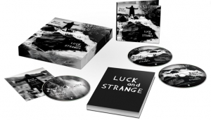 Gilmour David - Luck And Strange (Deluxe 2Cd+Bd Set) in der Gruppe UNSERE TIPPS / Freitagsveröffentlichungen / Fredag den 6:e september 2024 bei Bengans Skivbutik AB (5556352)