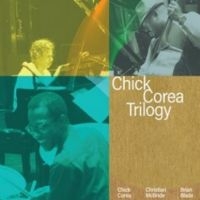 Chick Corea Trilogy - Trilogy (Deluxe Edition) in der Gruppe UNSERE TIPPS / Freitagsveröffentlichungen / Fredag den 13:e september 2024 bei Bengans Skivbutik AB (5561604)