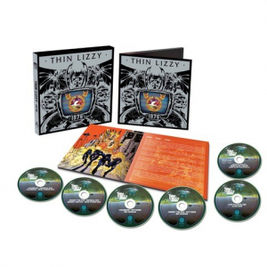 Thin Lizzy - 1976 (5Cd + Bd Boxset) in der Gruppe UNSERE TIPPS / Freitagsveröffentlichungen / Fredag den 27:e september 2024 bei Bengans Skivbutik AB (5561736)