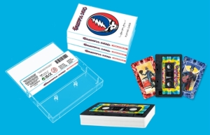 Grateful Dead - Grateful Dead Cassette Playing Cards in der Gruppe UNSERE TIPPS / Freitagsveröffentlichungen /  bei Bengans Skivbutik AB (5569325)