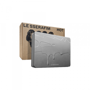 Le Sserafim - Hot (Tin Case Ver.) + WS in der Gruppe Minishops / K-Pop Minishops / LE SSERAFIM bei Bengans Skivbutik AB (5587830)