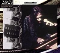 Neil Young - Live At Massey Hall 1971 in der Gruppe CD / Pop-Rock bei Bengans Skivbutik AB (637033)