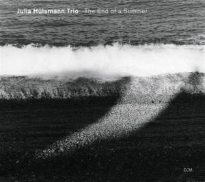 Julia Hülsmann Trio - The End Of A Summer in der Gruppe UNSERE TIPPS / Klassiska lablar / ECM Records bei Bengans Skivbutik AB (686348)